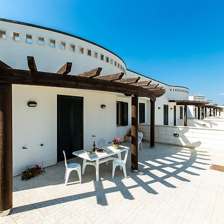 Complesso Gardencasa Villa Torre Suda Buitenkant foto