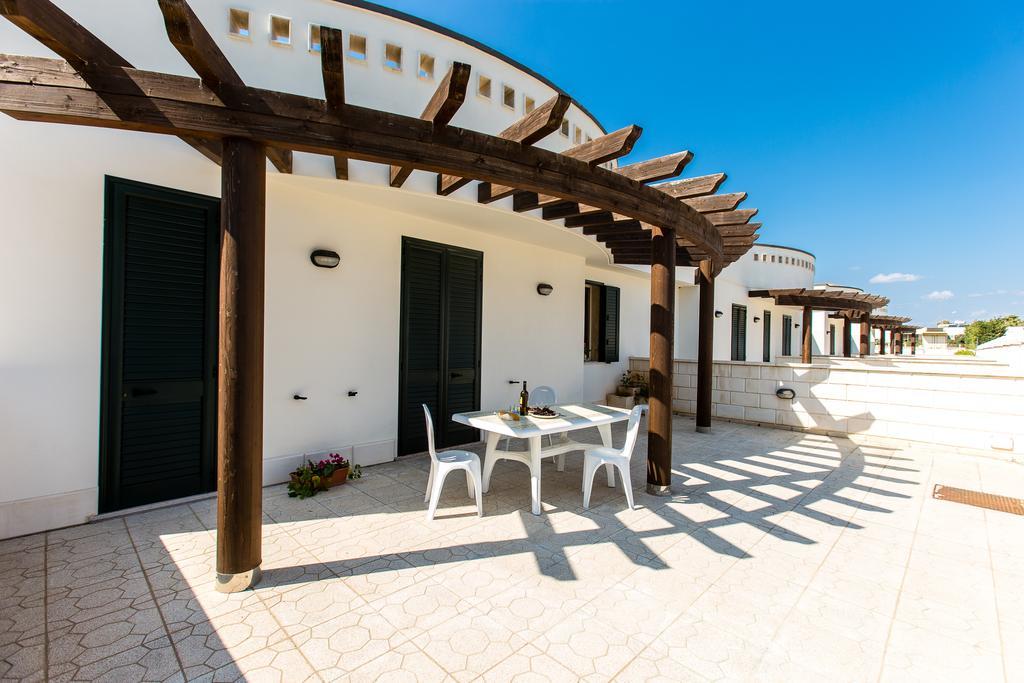 Complesso Gardencasa Villa Torre Suda Buitenkant foto